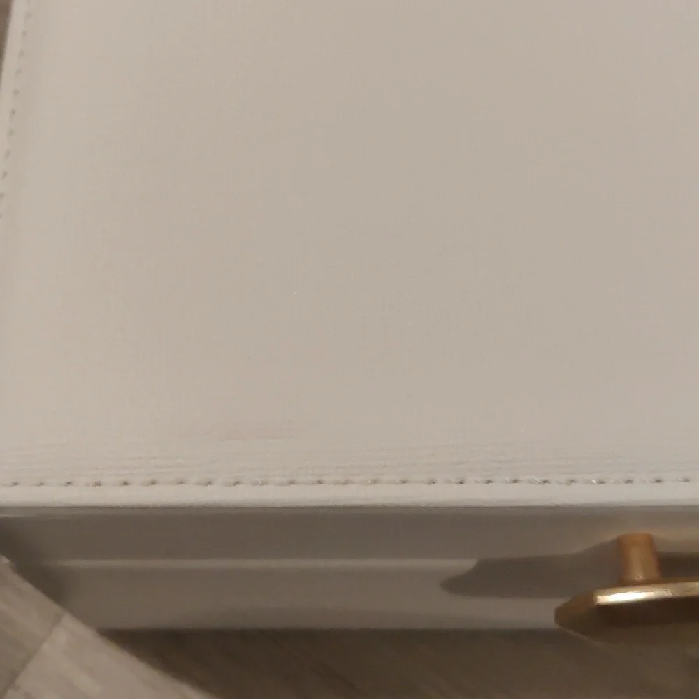 New!Kendra Scott White Jewelry Box with Golden Tone Logo Faux Leather